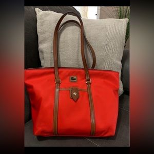 Red Dooney & Bourke Large Zip Tote excellent used condition
